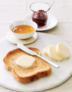 tost med dzem 234x300 Doručak za rano jutarnje trčanje