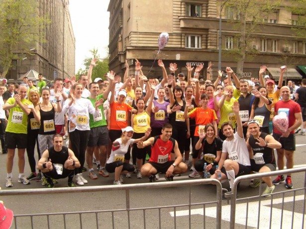 ekipa Trčanje.rs bg maraton 615x461 Beogradski maraton iz ugla Trčanje.rs
