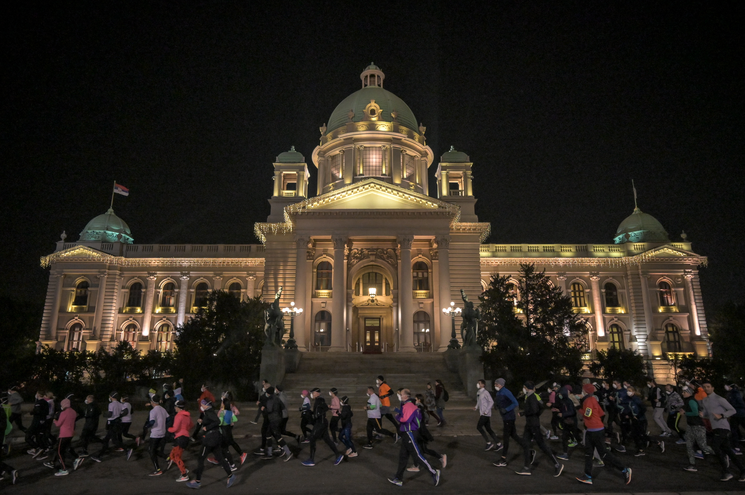 Ujedinjena trkačka zajednica Beograda na  prvom (nadamo se i poslednjem) SMOG JOG Beograd!