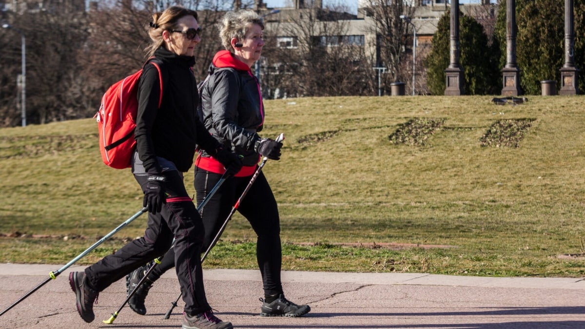 Brzo hodanje ili nordijsko hodanje?