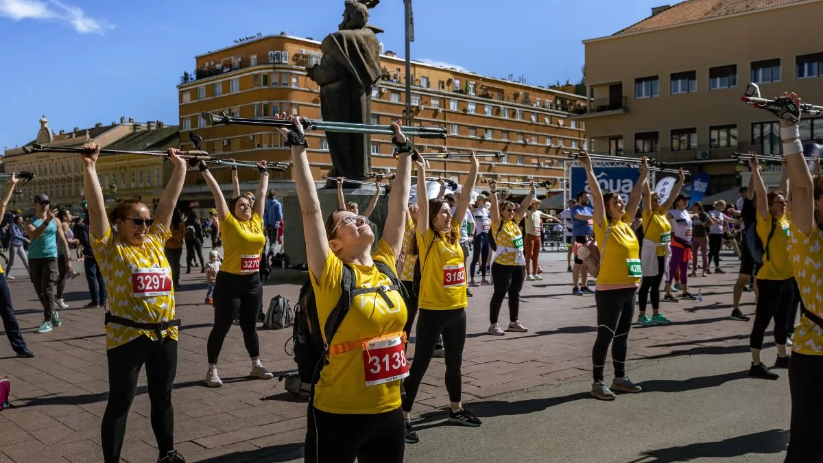 Fit telo bez napornog treninga: aktivirajte 90% mišića uz nordijsko hodanje